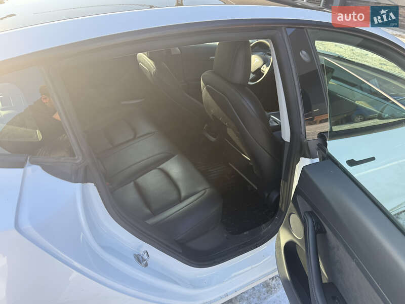 Седан Tesla Model 3 2022 в Киеве