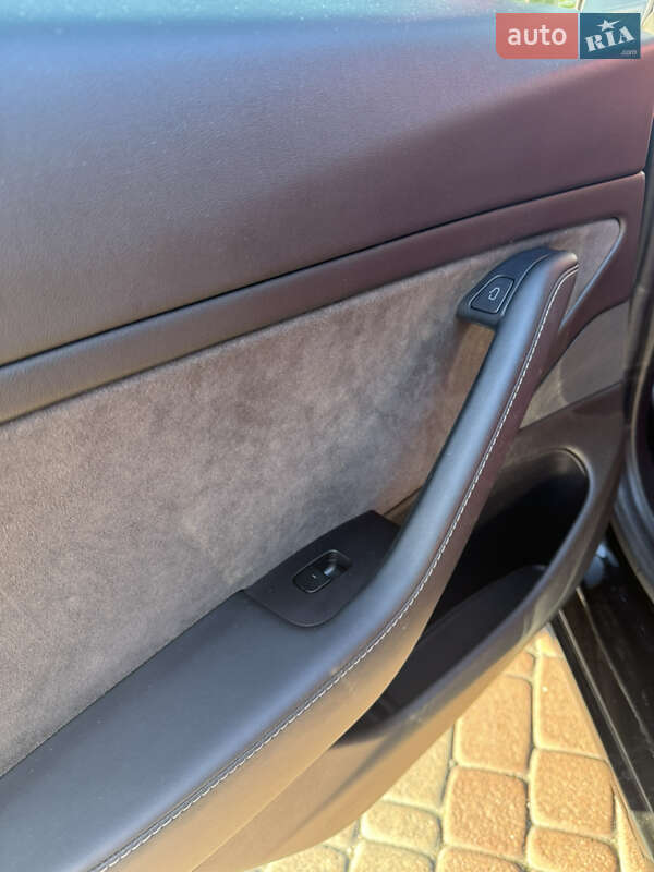 Седан Tesla Model 3 2021 в Киеве