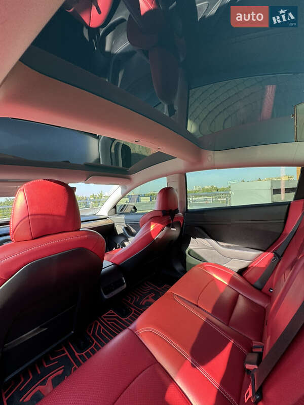 Седан Tesla Model 3 2021 в Киеве