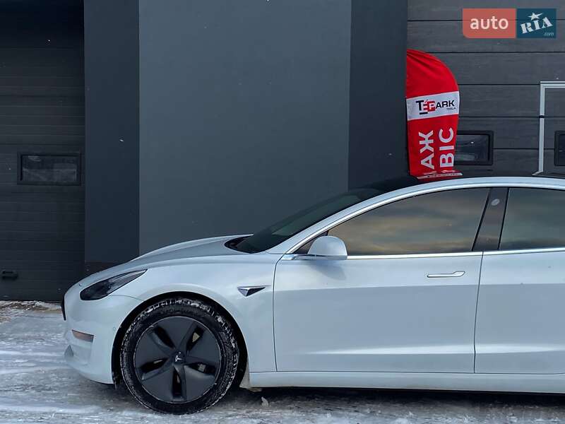 Седан Tesla Model 3 2019 в Киеве
