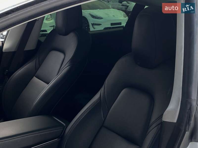 Седан Tesla Model 3 2019 в Киеве