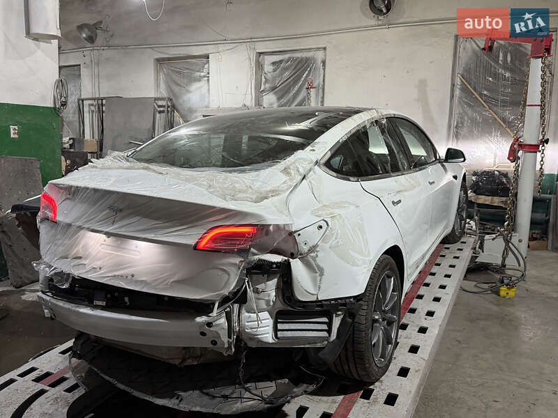 Седан Tesla Model 3 2018 в Володимирі