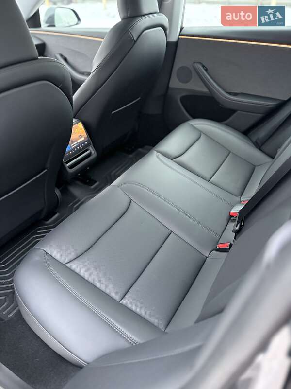 Седан Tesla Model 3 2025 в Киеве