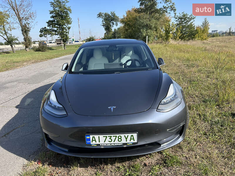 Седан Tesla Model 3 2020 в Києві