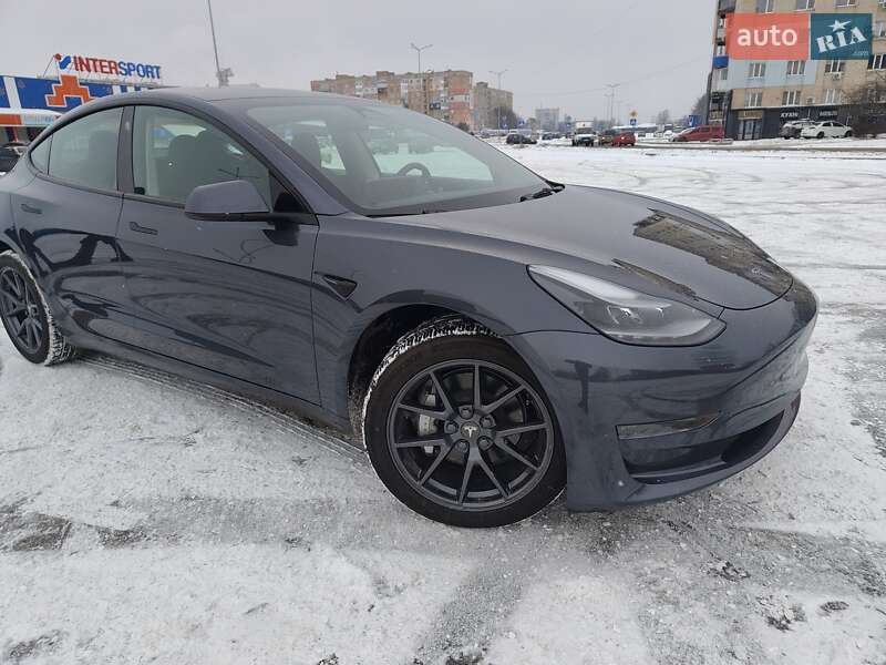 Седан Tesla Model 3 2023 в Кропивницькому