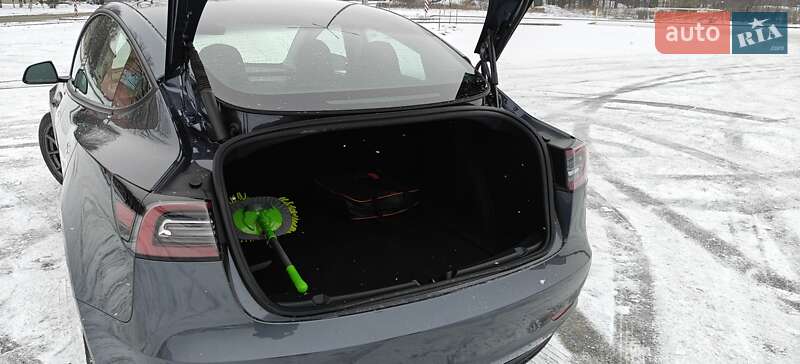Седан Tesla Model 3 2023 в Кропивницькому