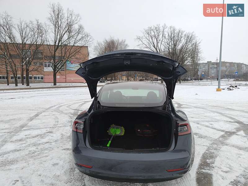 Седан Tesla Model 3 2023 в Кропивницькому