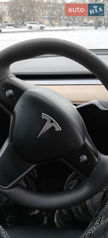 Седан Tesla Model 3 2023 в Кропивницькому