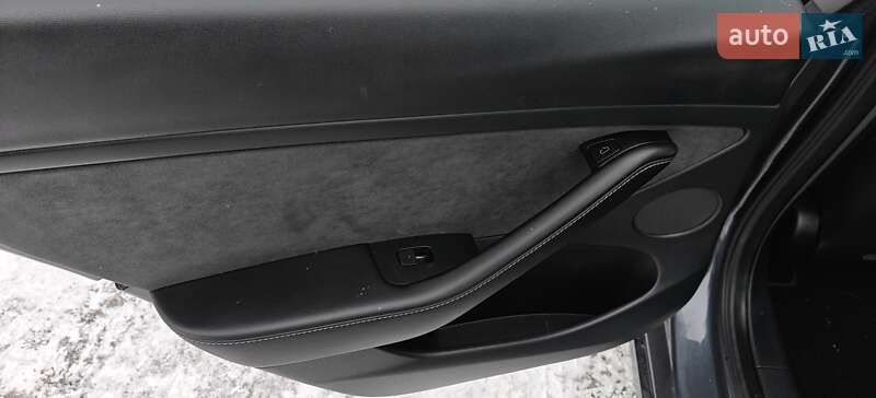 Седан Tesla Model 3 2023 в Кропивницькому