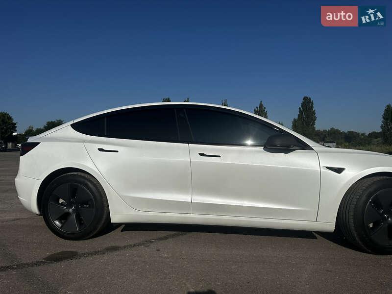 Седан Tesla Model 3 2023 в Ровно