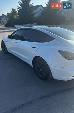 Седан Tesla Model 3 2023 в Ровно