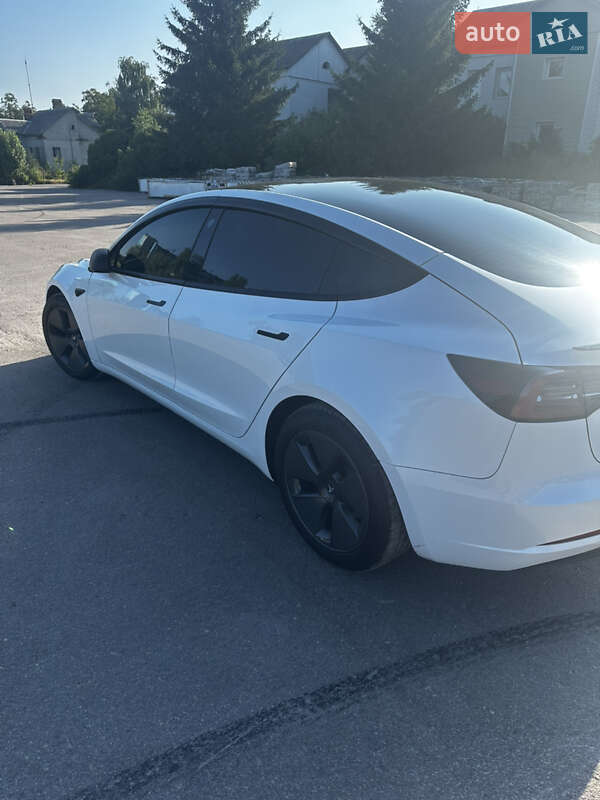 Седан Tesla Model 3 2023 в Ровно