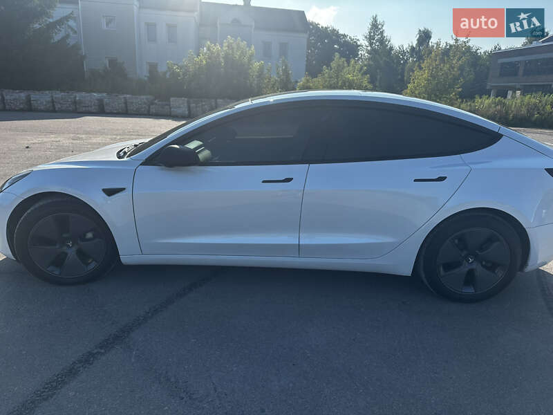 Седан Tesla Model 3 2023 в Ровно