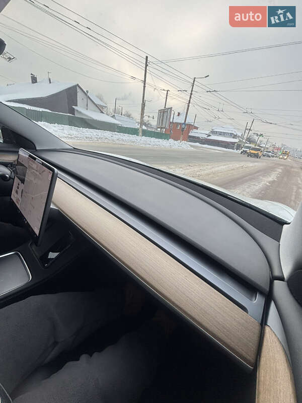 Седан Tesla Model 3 2021 в Житомире