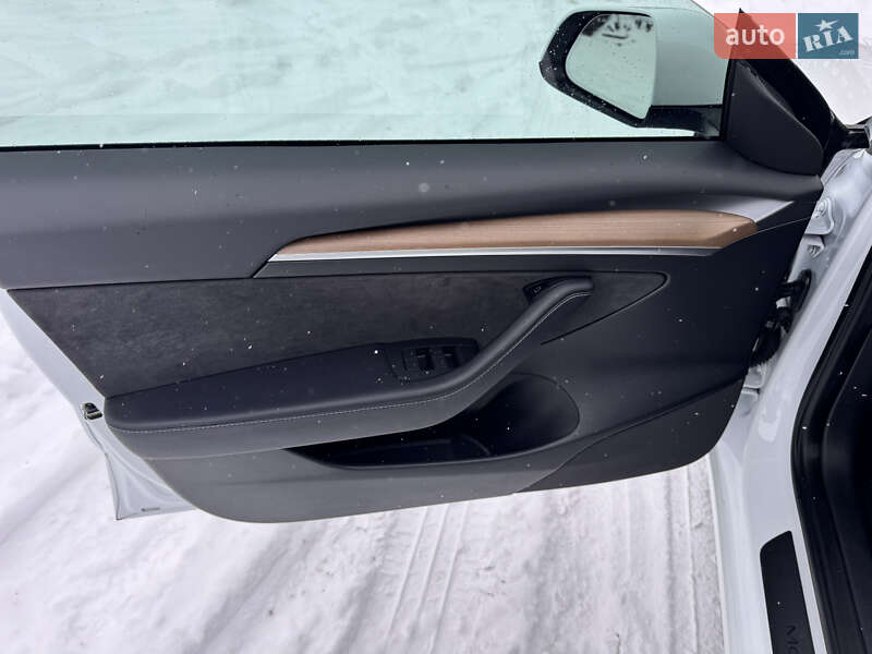 Седан Tesla Model 3 2023 в Дніпрі