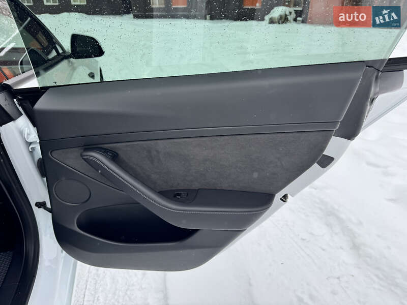 Седан Tesla Model 3 2023 в Дніпрі