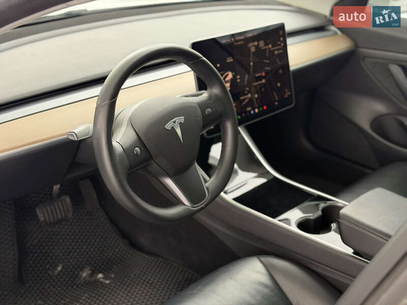 Седан Tesla Model 3 2020 в Запорожье