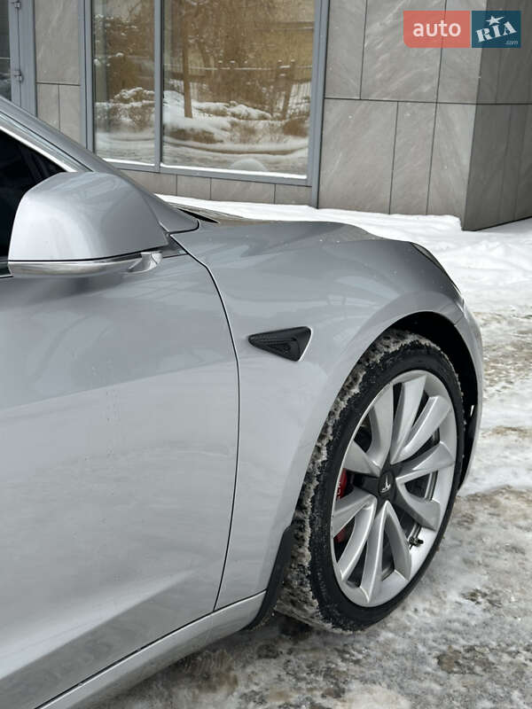 Седан Tesla Model 3 2018 в Киеве