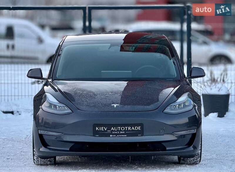 Седан Tesla Model 3 2022 в Киеве