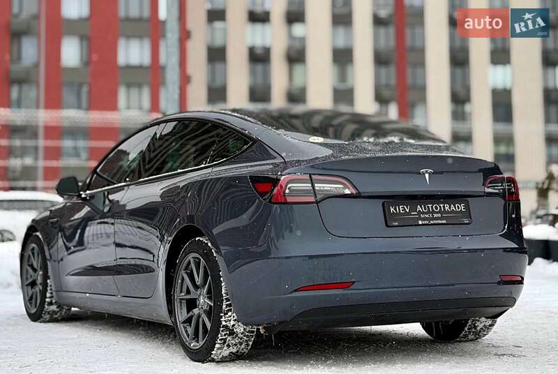 Седан Tesla Model 3 2022 в Киеве