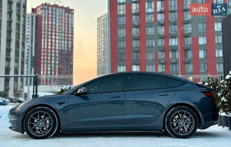Седан Tesla Model 3 2022 в Киеве