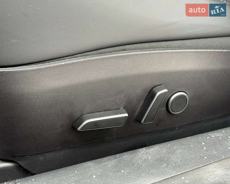 Седан Tesla Model 3 2022 в Киеве