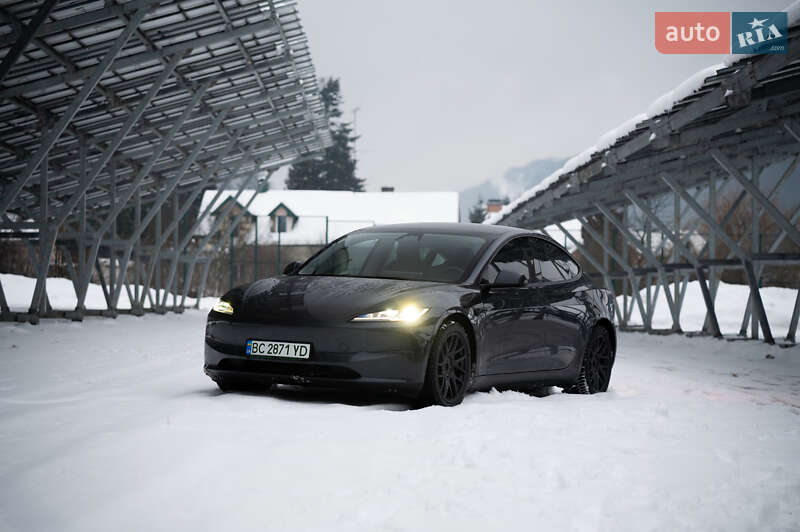 Седан Tesla Model 3 2025 в Львове