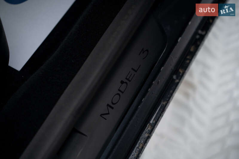 Седан Tesla Model 3 2025 в Львове