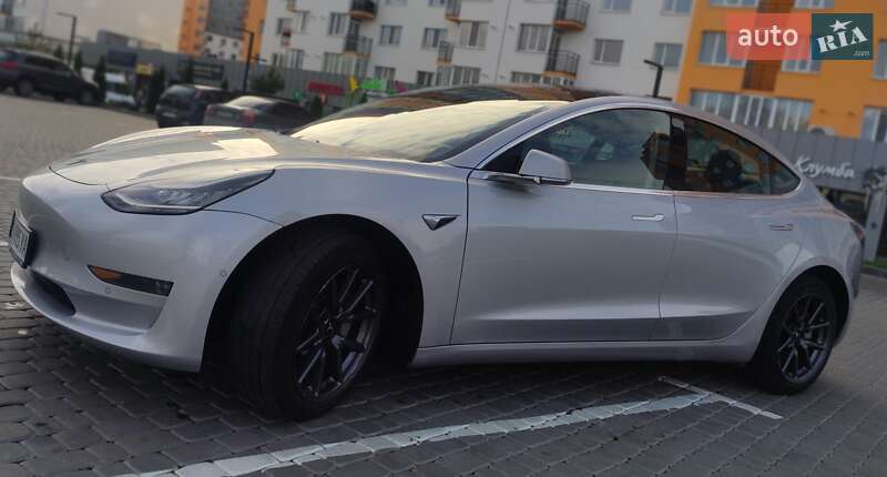 Седан Tesla Model 3 2018 в Вінниці