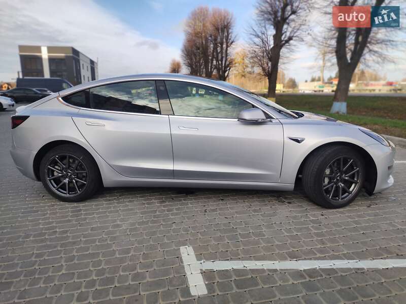 Седан Tesla Model 3 2018 в Вінниці