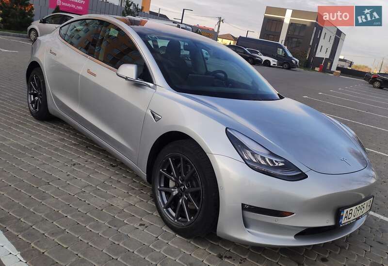 Седан Tesla Model 3 2018 в Вінниці