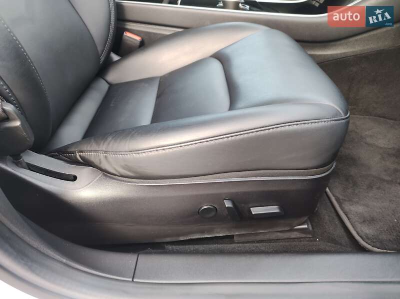 Седан Tesla Model 3 2018 в Вінниці