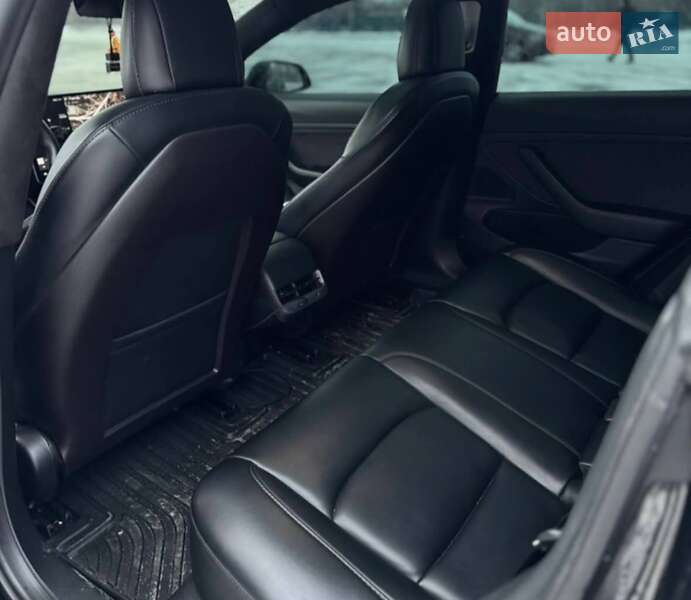 Седан Tesla Model 3 2019 в Львові