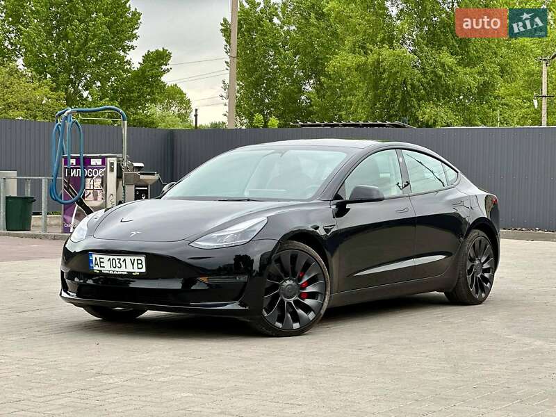 Седан Tesla Model 3 2022 в Львове