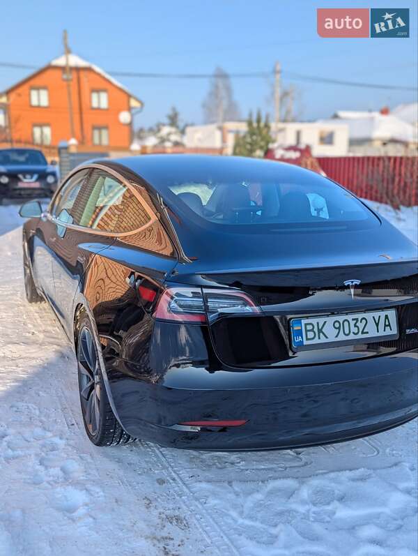 Седан Tesla Model 3 2020 в Березному