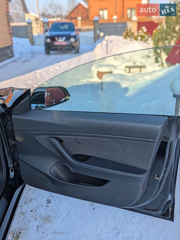 Седан Tesla Model 3 2020 в Березному
