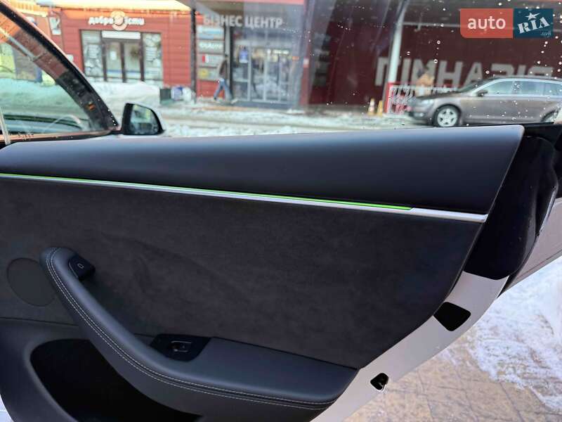 Седан Tesla Model 3 2024 в Львові