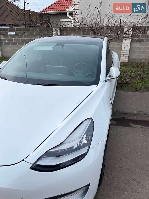 Tesla Model 3 2020
