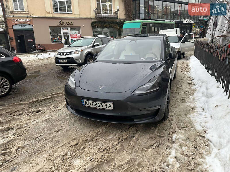 Седан Tesla Model 3 2021 в Ужгороде