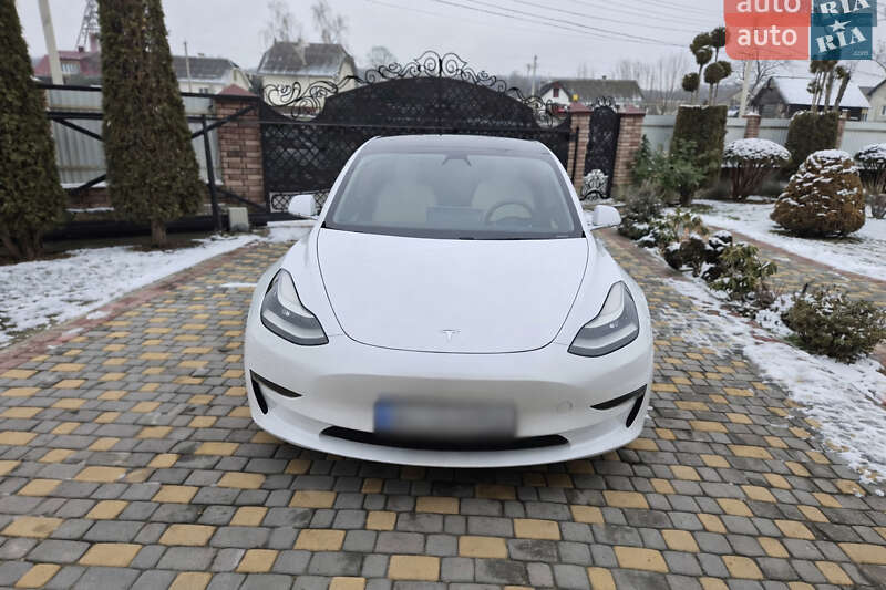 Седан Tesla Model 3 2019 в Львове