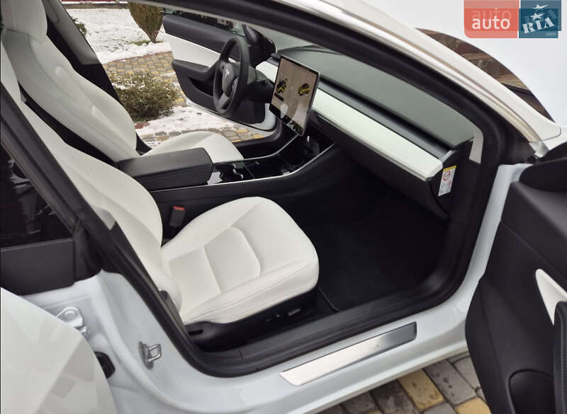 Седан Tesla Model 3 2019 в Львове