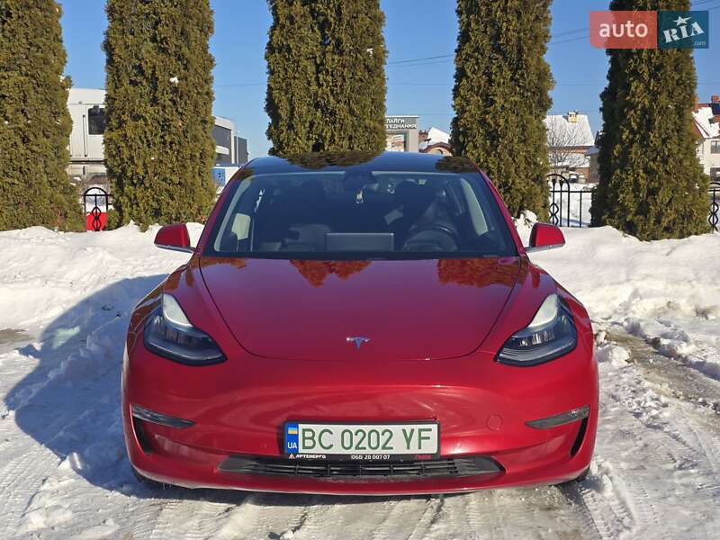 Седан Tesla Model 3 2019 в Львові