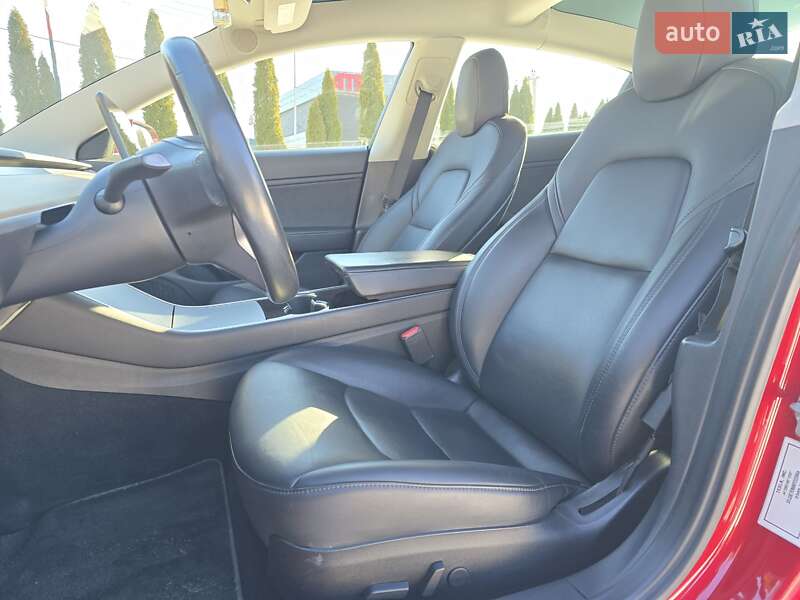 Седан Tesla Model 3 2019 в Львові