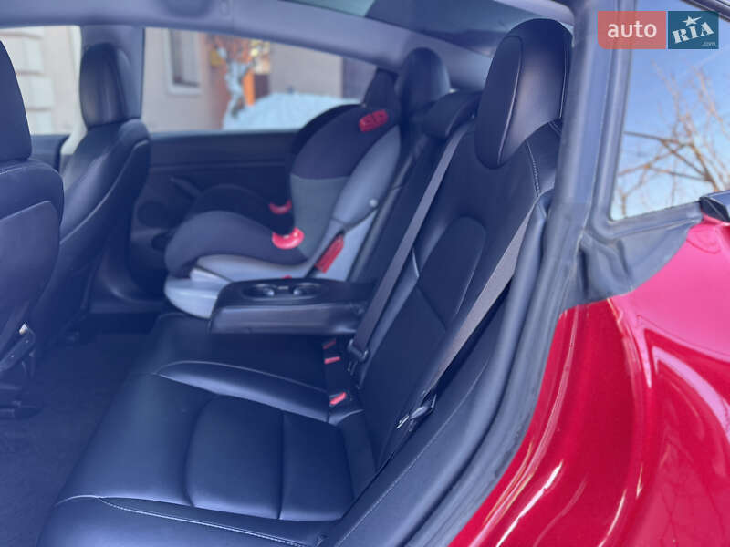 Седан Tesla Model 3 2021 в Ивано-Франковске