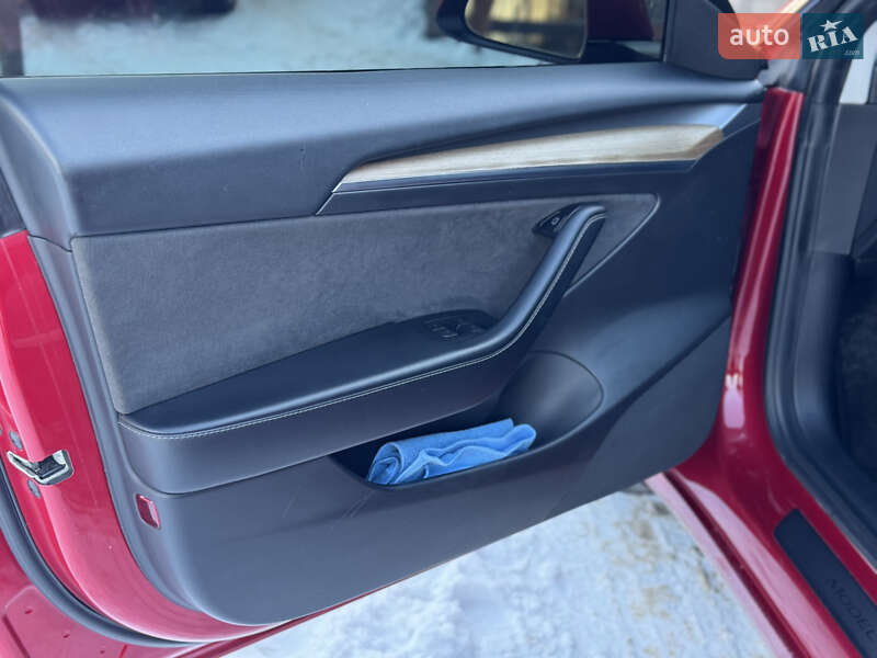 Седан Tesla Model 3 2021 в Ивано-Франковске