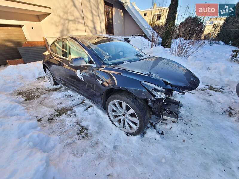 Седан Tesla Model 3 2019 в Львове