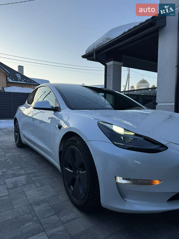 Седан Tesla Model 3 2021 в Дрогобыче