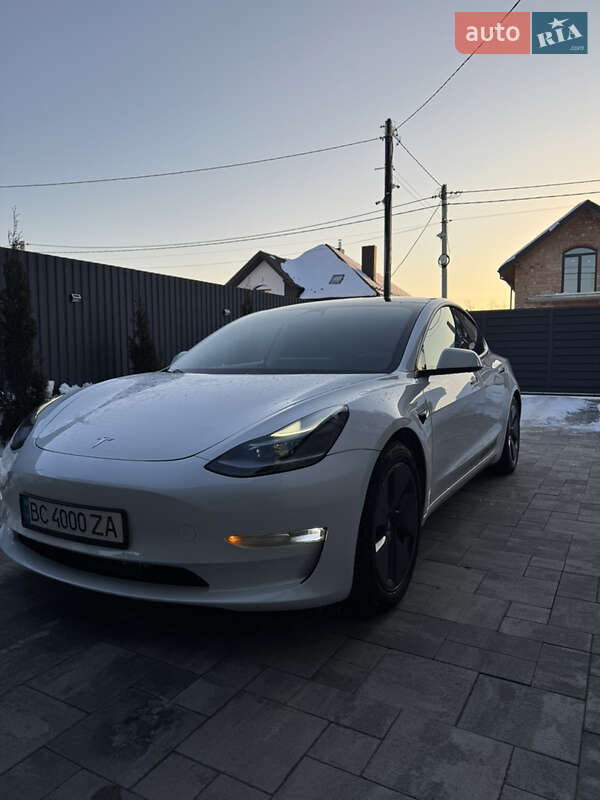 Седан Tesla Model 3 2021 в Дрогобыче