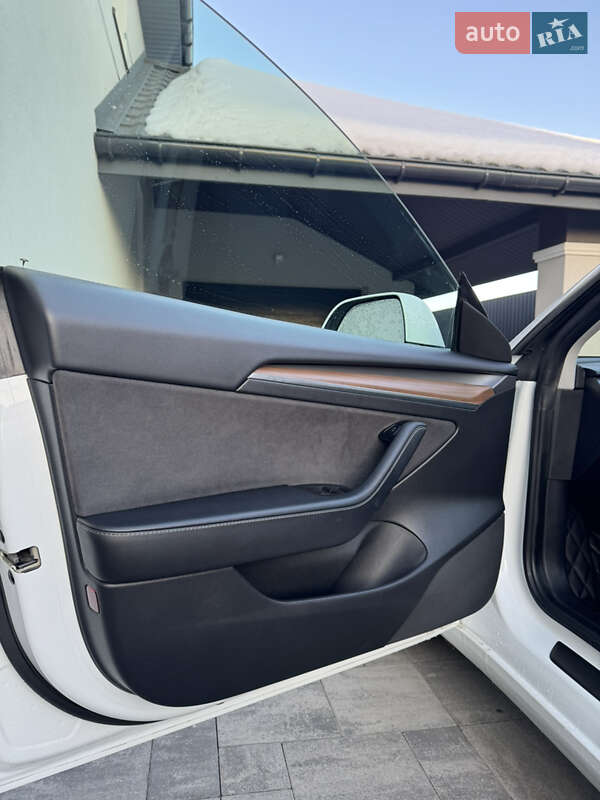 Седан Tesla Model 3 2021 в Дрогобыче