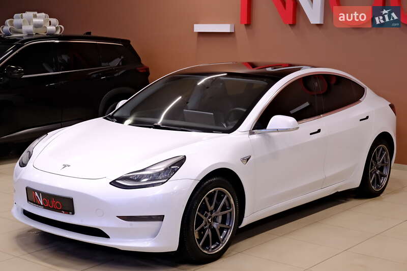 Седан Tesla Model 3 2019 в Одессе